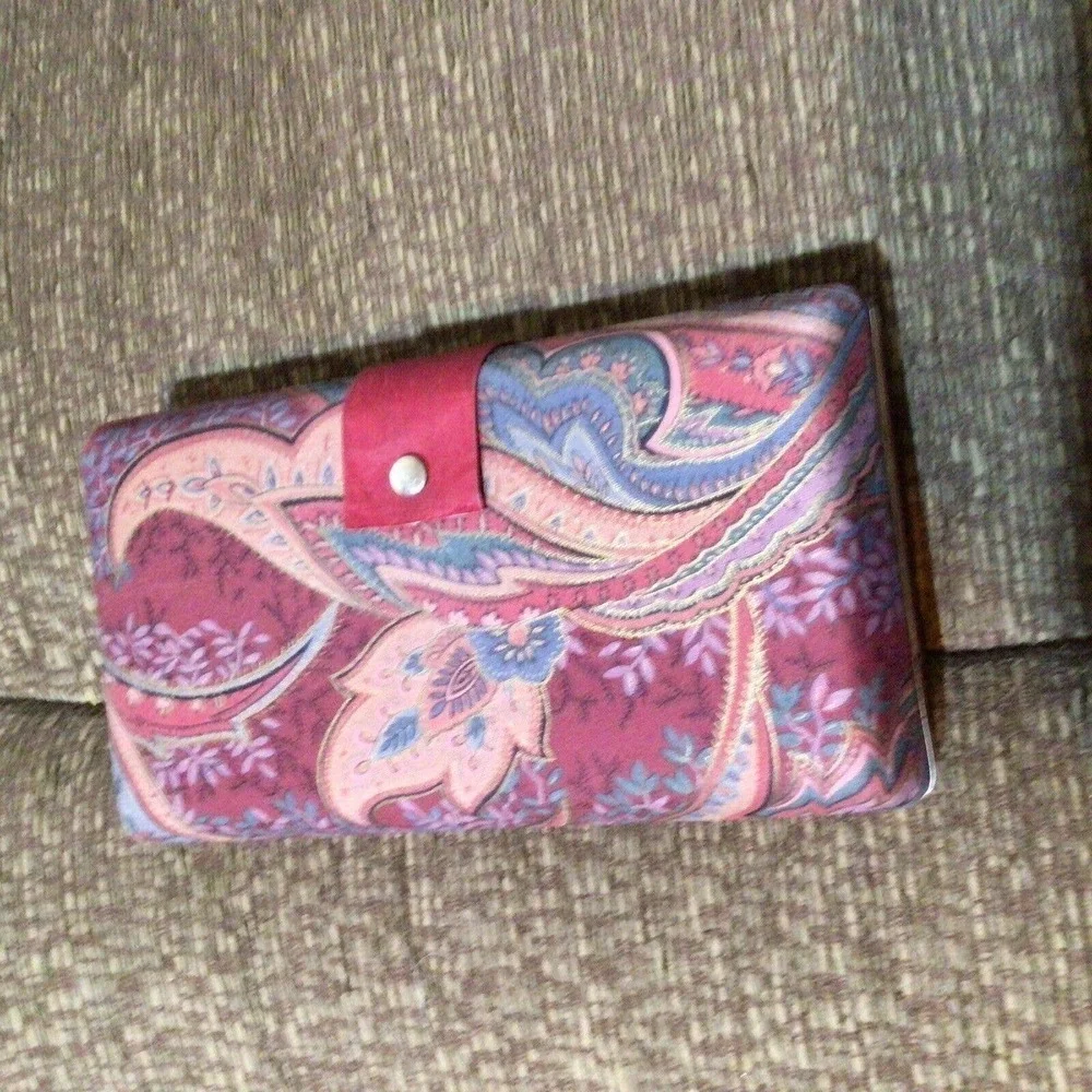 Travel jewelry case snap closure lovely red 16 separate sections